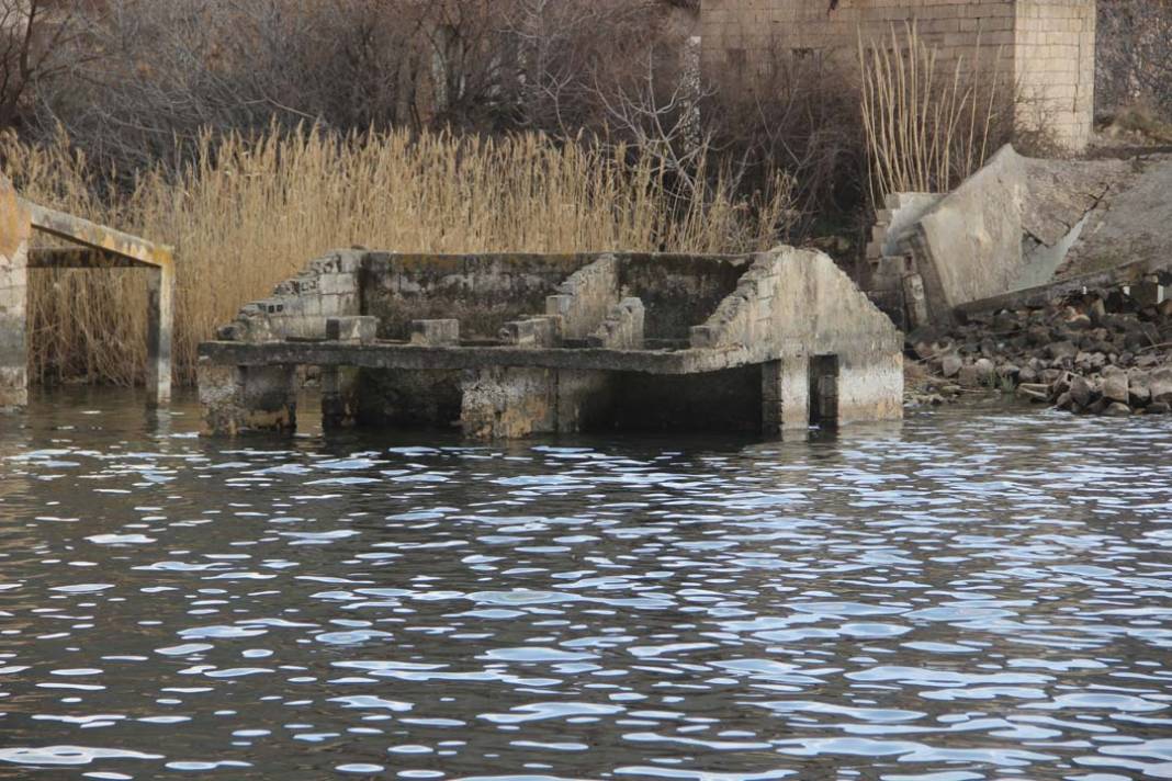 Halfeti’de 2 bin yıllık Çekem mahallesi yeniden su yüzüne çıktı 5